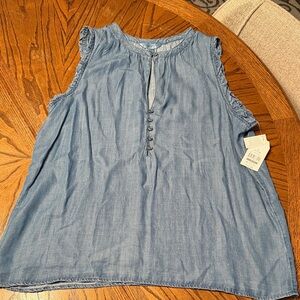 NWT Women’s L Time and Tru Chambray Sleeveless Top